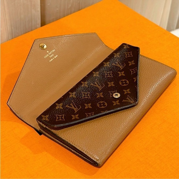 Authentic Louis Vuitton Double V Wallet - Picture 2 of 13